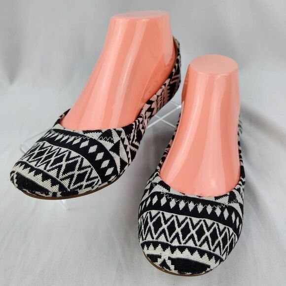 🔹️NWT Lucky Black & Cream Tribal Aztec "Echo 2" Laced Ballet Flats Size 8 - Picture 2 of 12